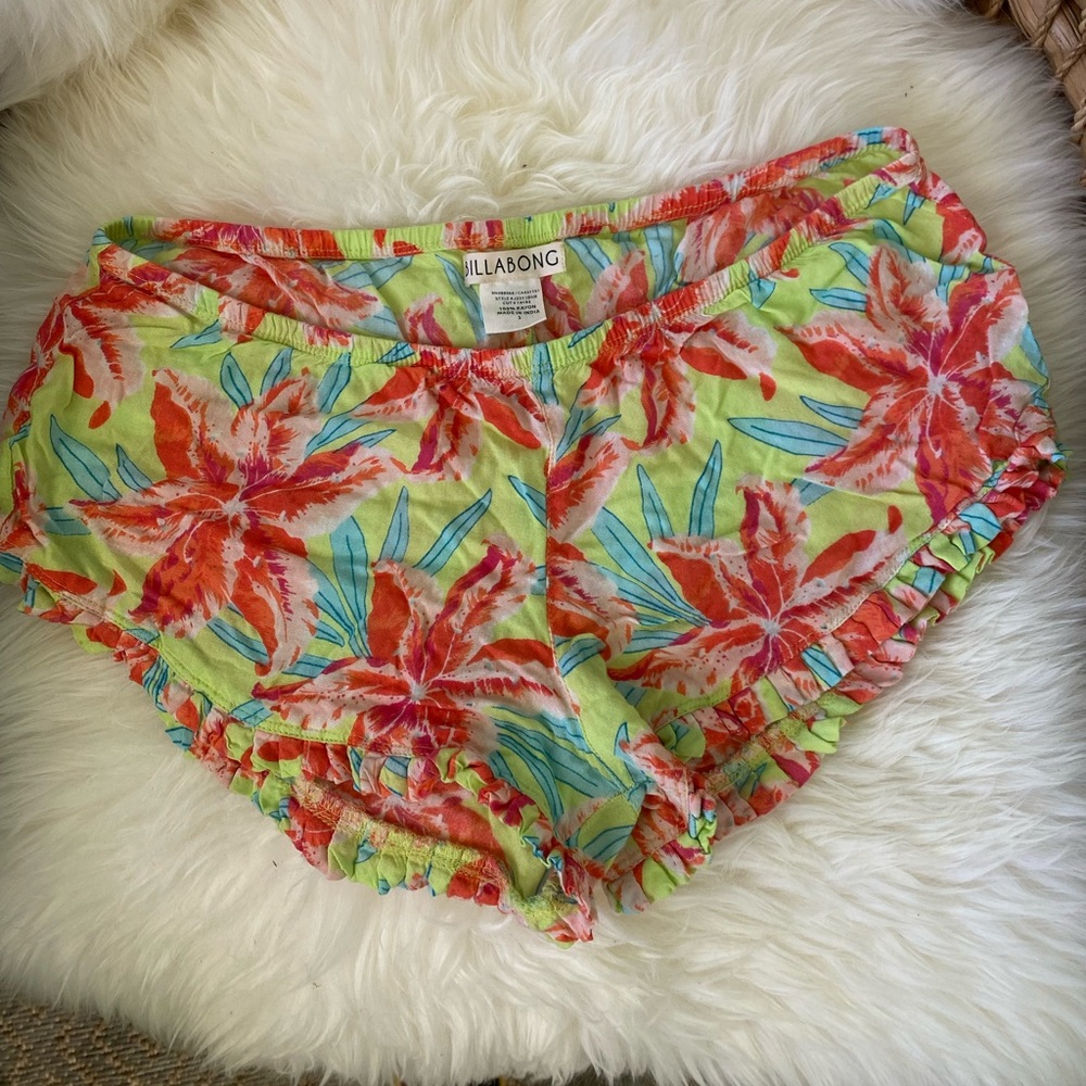 Billabong ruffle shorts